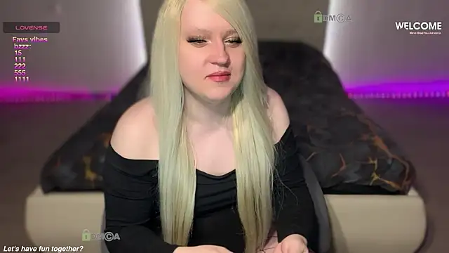 Show modela camsmiley na web-kameri