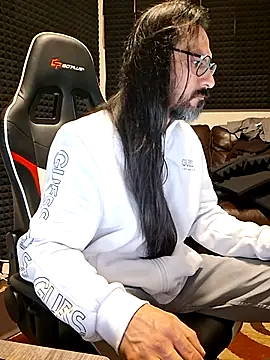 Youreherewithme webkamerás műsora