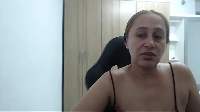 แชท XXX สดของ RoxanaLove9