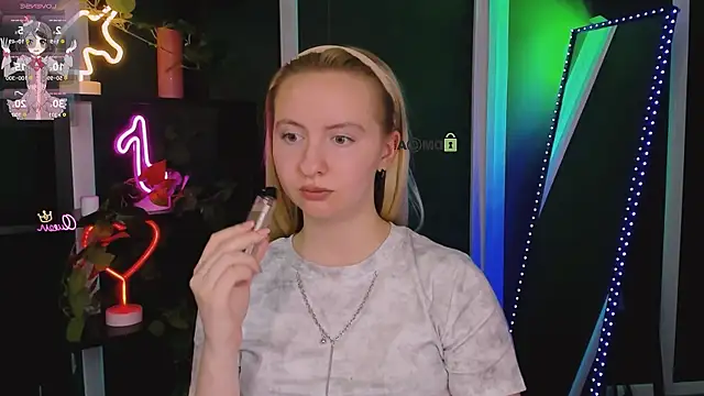 mila_glow1 élő XXX-chatje