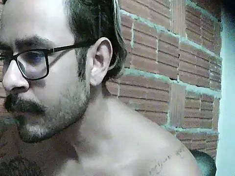 moreno18rn Show in webcam