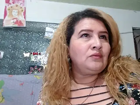 Perla1981-- Live XXX-Chat