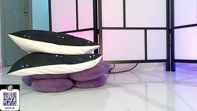 Chat +18 de damnliciousss ao vivo