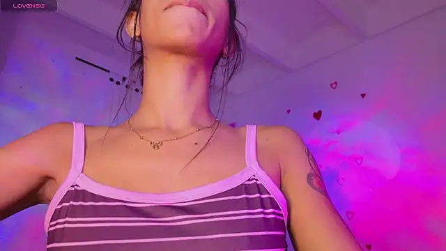 BrunetteAdams001 webcam show