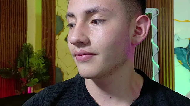Andres_Tay Live XXX-Chat