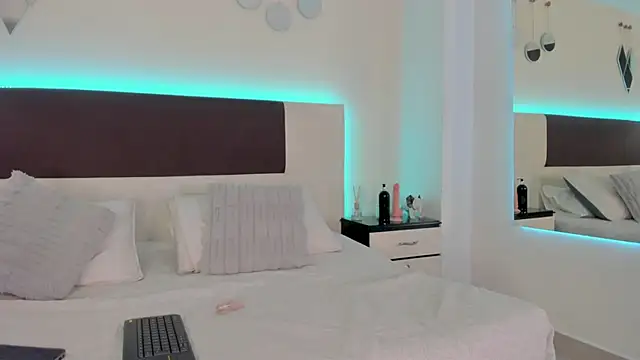 Sky_Loren Adlı Modelin Canlı XXX Sohbeti