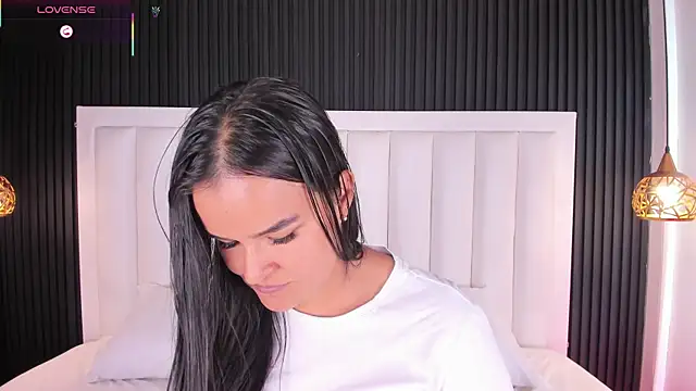 LucieMillerr 现场XXX聊天