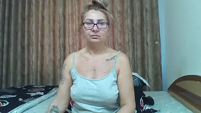 PussyEvely Adlı Modelin Web Kamerası Şovu