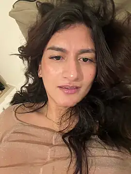 ari_artis Show in webcam