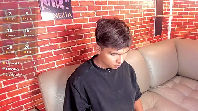Show modela Thiago_Kozak na web-kameri