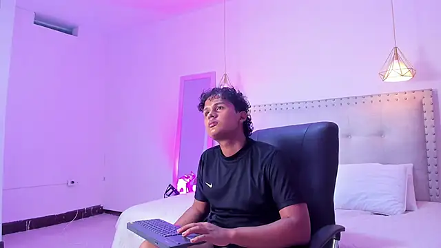 angel_kyunn Webbikameraesitys