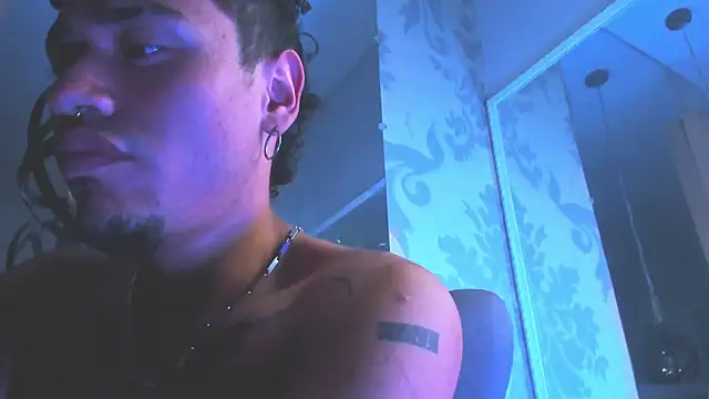 AlexandriuWolf Show in webcam