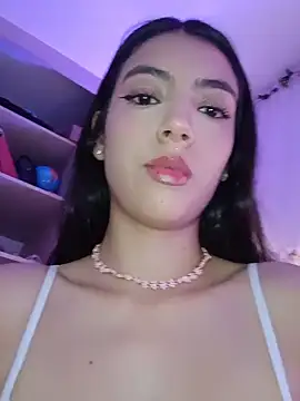 Chatroom XXX en direct de Julie_Bennet