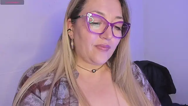 Czat XXX na żywo – Naty_Mature_