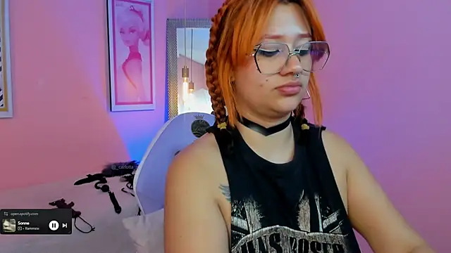 _carlotta_x Adlı Modelin Canlı XXX Sohbeti