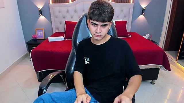 Chat XXX en directo de Tommy18__