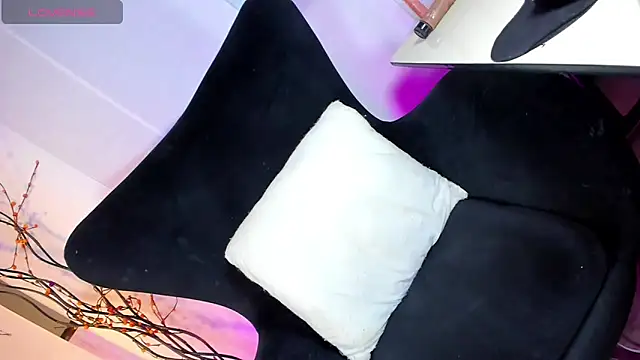 MargaretQualley webcam show