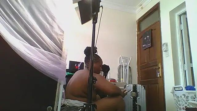 Chat +18 de CuteJ ao vivo