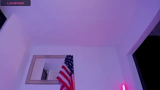Naughty_Blue Show in webcam