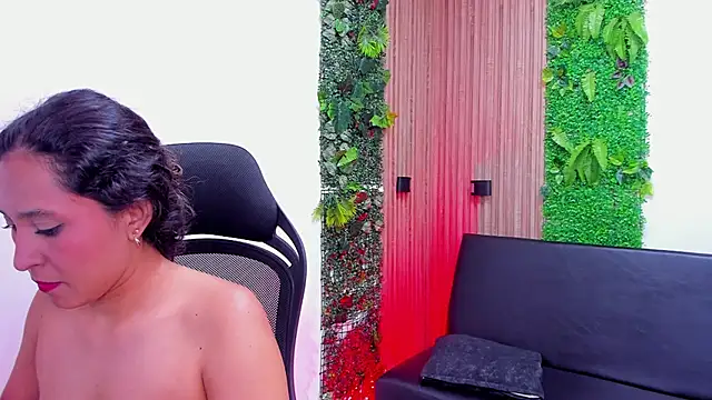 دردشة Naughty_GilrW الجنسية المباشرة