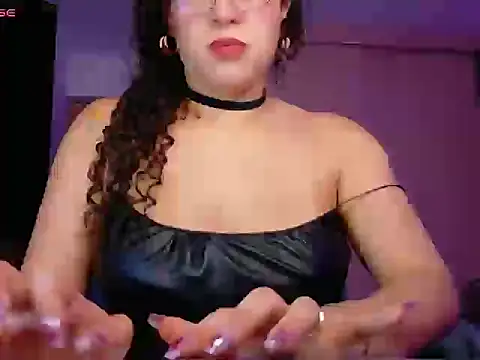 DIVINANGELA Adlı Modelin Canlı XXX Sohbeti