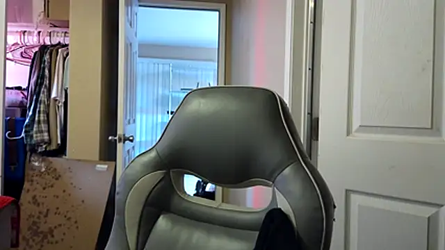 Huntzg23 Show in webcam