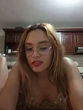 TaraaHot webcam show