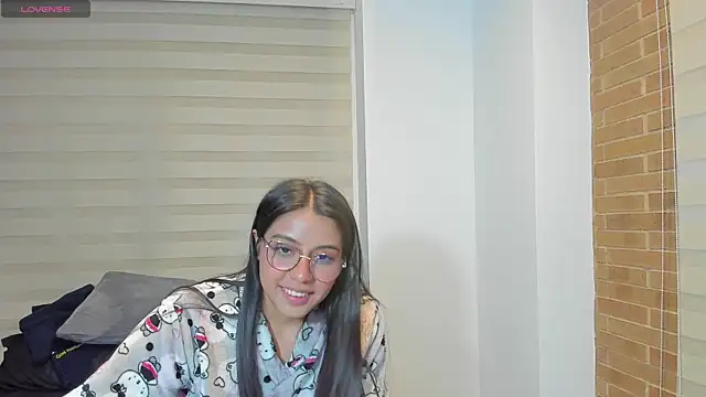 SaraToy's Live XXX Chat