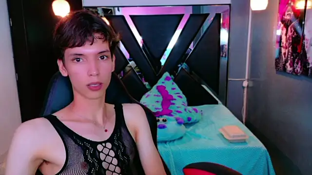 Stefany_PiInk Chat XXX in diretta