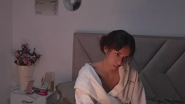 Bonnieshyy: онлайн-секс-чат