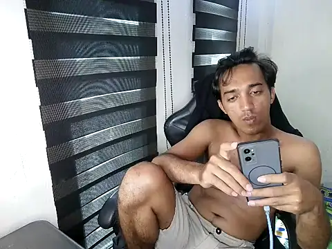 Chat +18 de RowyCam ao vivo