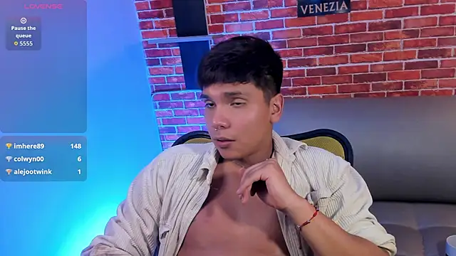 Show modela Thiago_Kozak na web-kameri