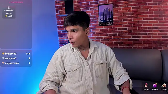 Pertunjukan Kamera Web Thiago_Kozak