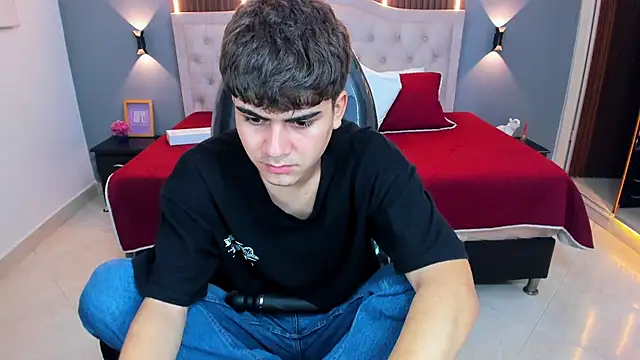 Tommy18__'s Live XXX Chat
