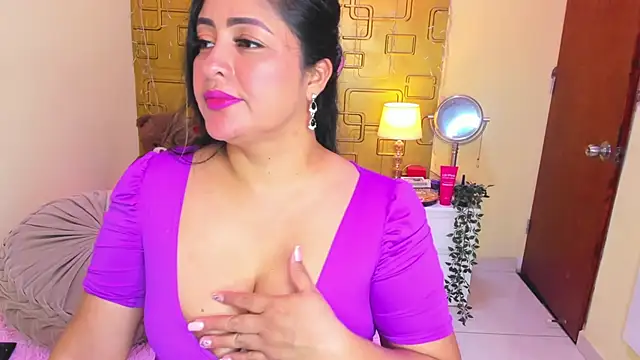 Julia_Haye Adlı Modelin Canlı XXX Sohbeti