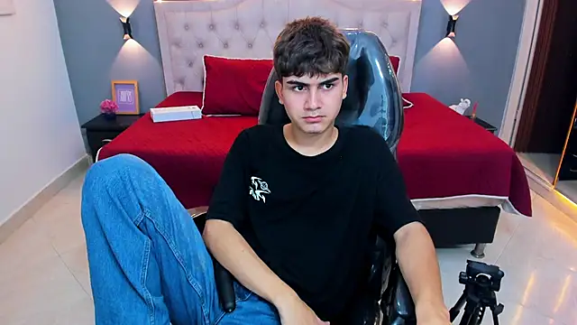 Chat XXX ao vivo de Tommy18__