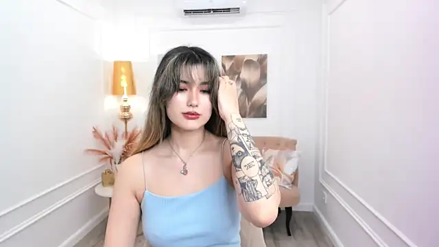 AnneTLi Adlı Modelin Canlı XXX Sohbeti