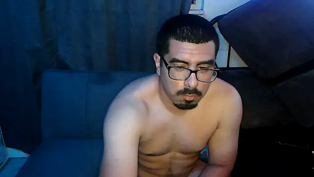 k1oudE's Live XXX Chat