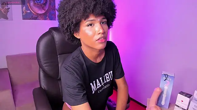 XXX chat uživo modela NaomiSaenz_