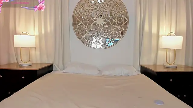 LucyLovelyy 现场XXX聊天