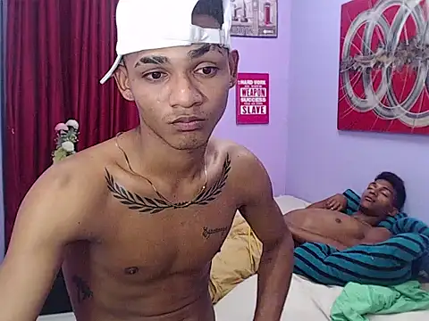Pokazy przed kamerką – black_twinks