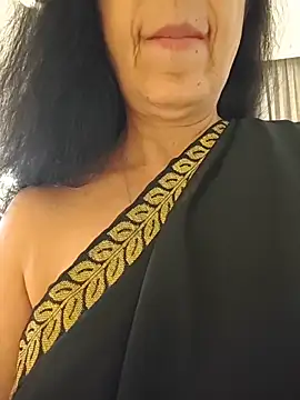 NakedMILFx Chat XXX in diretta