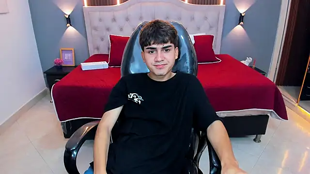 Tommy18__ Live XXX Chat