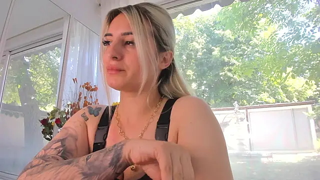 Ella_Vee: онлайн-секс-чат