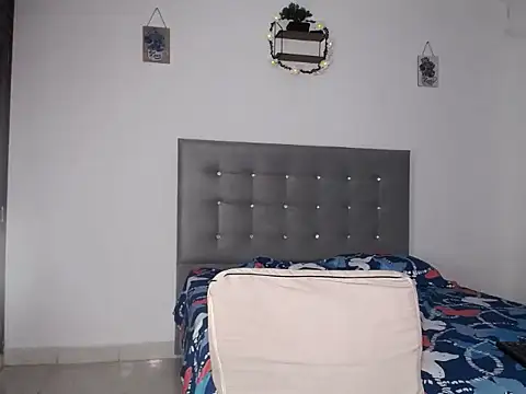 Вебкам-шоу zeussexyhot