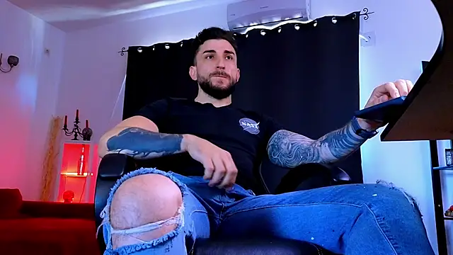 MightyAaron66 Live XXX-chat