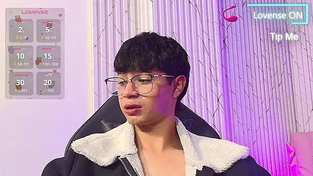 Show modela Spark_tay na web-kameri