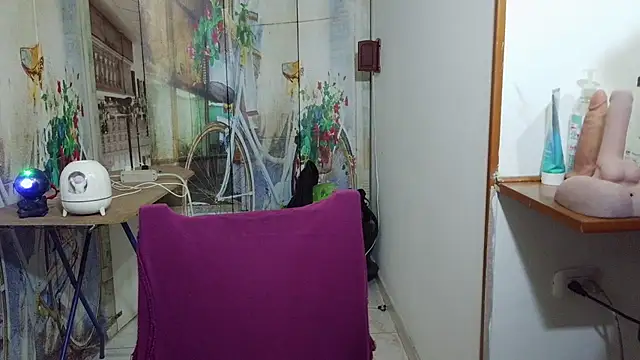 curly_greeneyed's Live XXX Chat