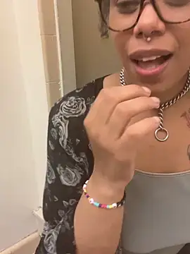 Pertunjukan Kamera Web Desirae_Luciano