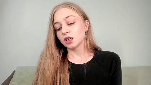 MiaMews' Live XXX Chat